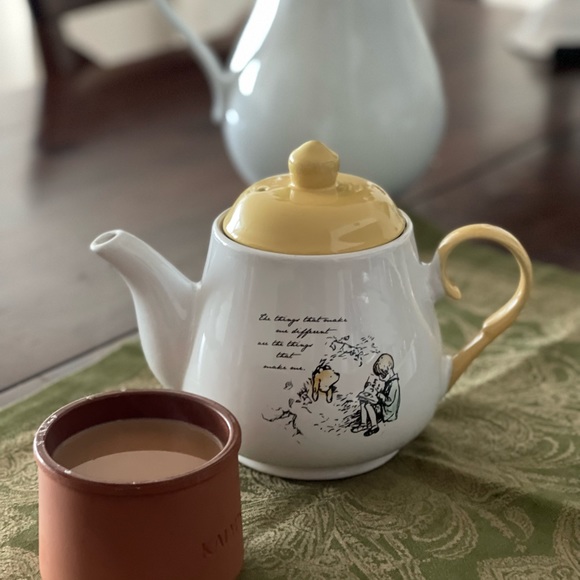 Classic Winnie the Pooh Teapot with Mug - Picture 4 of 4